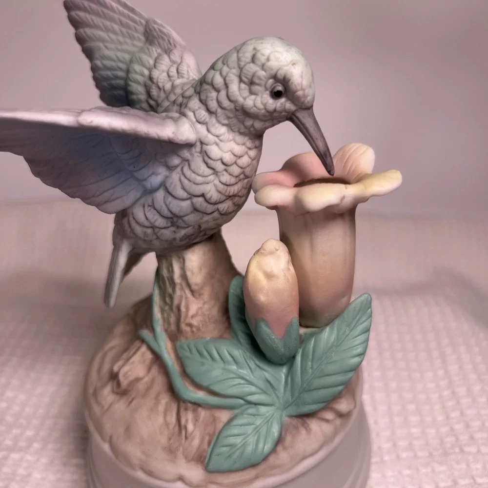 VTG Crowning Touch Hummingbird Music Box Porcelain Green Pink Excellent Japan